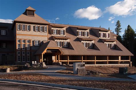 yellowstone lodging for large family
